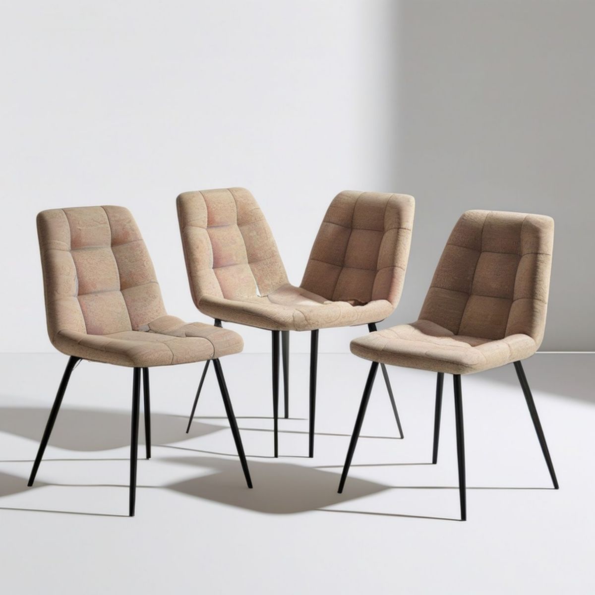 4er-Set Esszimmerstühle in Beige mit Mikrofaserbezug und schwarzem Stahlgestell, 46 x 57 x 88 cm